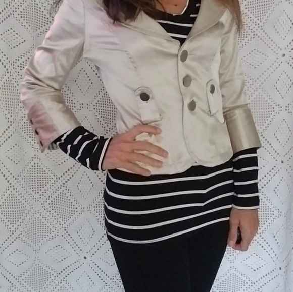 Coco & Tashi Short Blazer - Picture 12 of 12